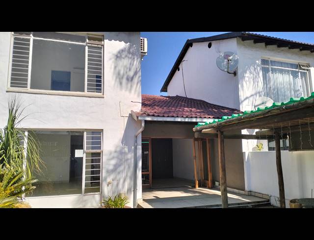 3 BEDROOM DUPLEX RENTED IN WILLOW PARK MANOR